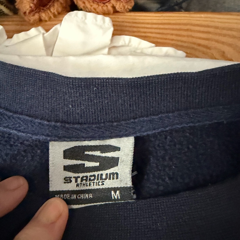 VTG STADIUM ATHLETICS NOTRE DAME Sweatshirt Crewneck Y2K Embossed Blue M‎ - Picture 4 of 7